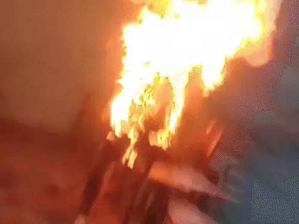 कॉलेज में खुद को आग लगाकर दौड़ा छात्र, फीस न देने पर प्रिंसिपल ने कहा था- धर्मशाला नहीं खोल रखी A student set himself on fire in college and ran away. The principal had told him that he had not opened a dharamshala after he refused to pay his fees.