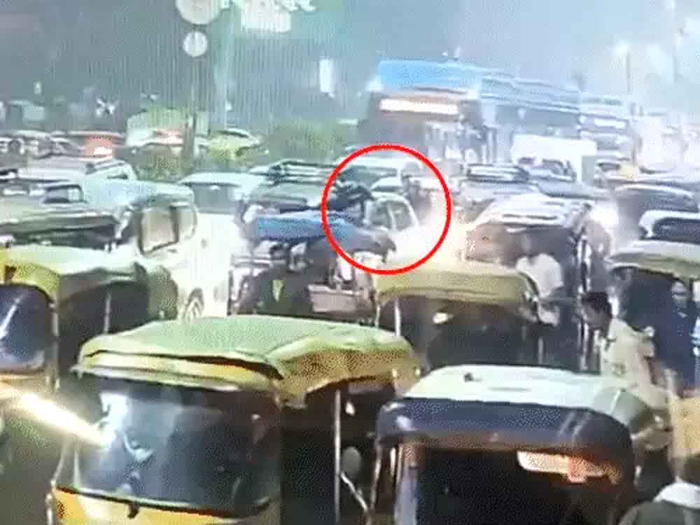 हमास जैसे हमलों की साजिश रच रहा था जैश:कश्मीरी अस्पतालों में हथियारों का ठिकाना बनाने की तैयारी थी Jaish was plotting Hamas-like attacks: Kashmiri hospitals were being prepared to be used as a weapons stash.