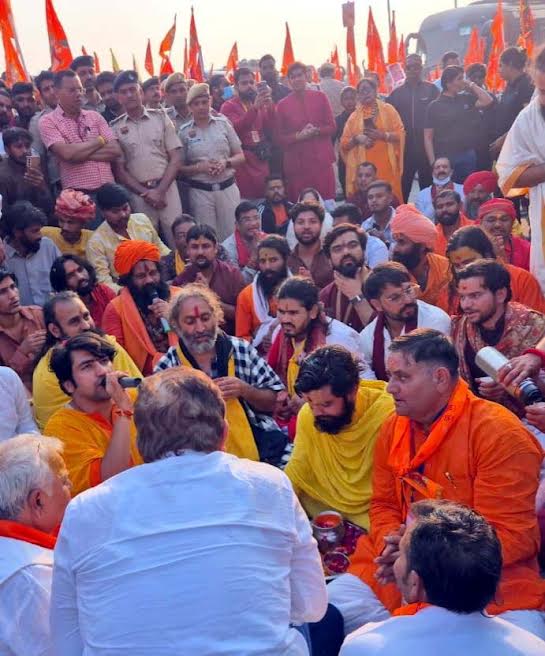 जातियों का अहंकार खत्म कर सभी को एक धागे में पिरोना हमारा लक्ष्य: धीरेंद्र शास्त्री Our aim is to end caste pride and unite everyone: Dhirendra Shastri
