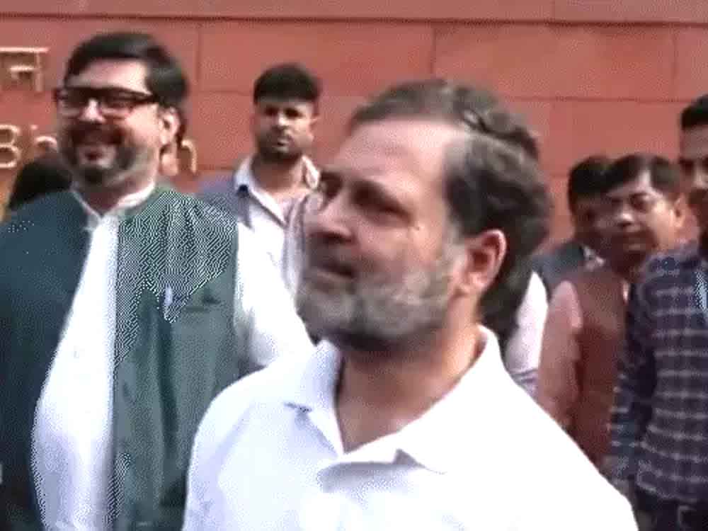 संचार साथी एप पर प्रियंका बोलीं-सरकार जासूसी करना चाहती है Priyanka Gandhi said on the Sanchar Saathi app that the government wants to spy on her.