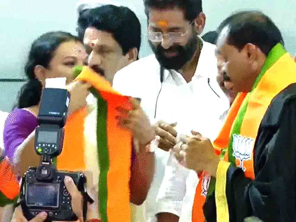 केरल में पहली बार भाजपा का मेयर बना:तिरुवनंतपुरम कॉर्पोरेशन से वीवी राजेश चुने गए BJP gets its first mayor in Kerala: VV Rajesh elected from Thiruvananthapuram Corporation.