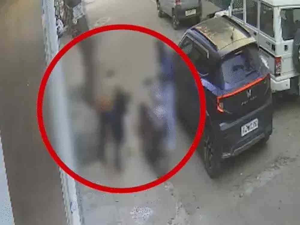 बेंगलुरु में प्रपोजल ठुकराने पर युवती से छेड़छाड़-मारपीट In Bengaluru, a woman was harassed and assaulted after she rejected a marriage proposal.