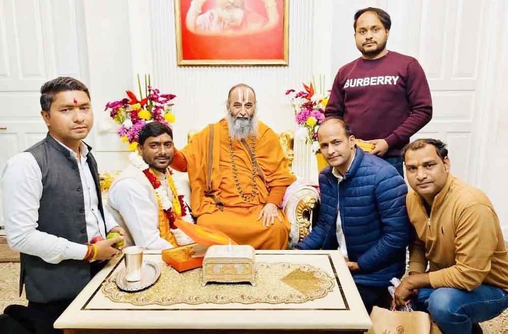 शपथ ग्रहण के बाद सिद्धदाता आश्रम पहुंचे पार्षद जसवंत सैनी Councilor Jaswant Saini reached Siddhdata Ashram after taking oath.