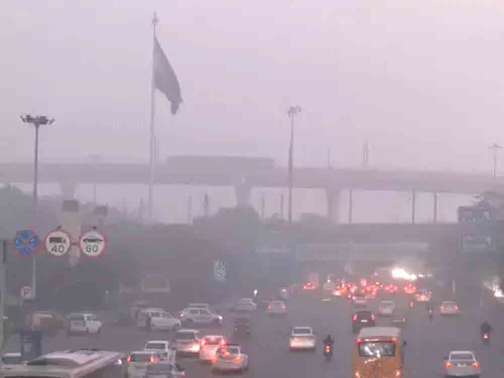 दिल्ली में पॉल्यूशन, 50% एम्प्लॉइज को वर्क फ्रॉम होम अनिवार्य Due to pollution in Delhi, 50% of employees are required to work from home.
