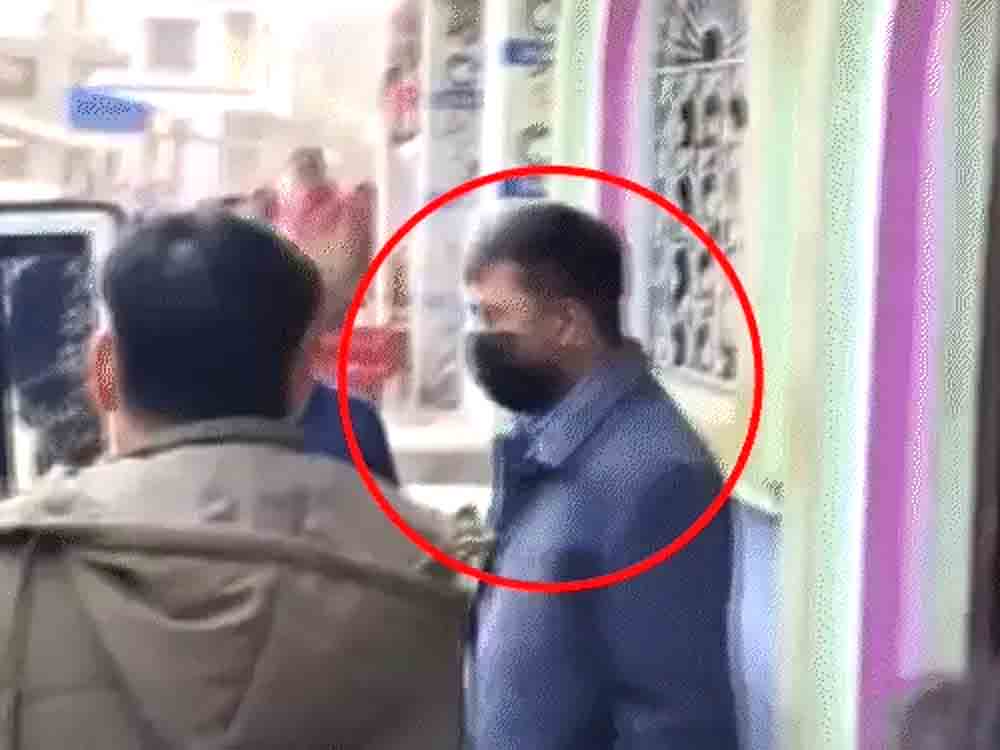 हुमायूं कबीर का बेटा मारपीट के आरोप में गिरफ्तार Humayun Kabir's son arrested on assault charges.