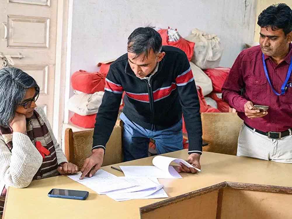 सुप्रीम कोर्ट बोला-सरकारी कर्मचारियों को SIR ड्यूटी निभानी होगी Supreme Court said – Government employees will have to perform SIR duty