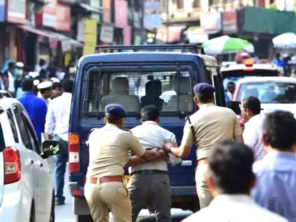 मुंबई- 16 साल पुराने रेप का खुलासा, सीरियल रेपिस्ट गिरफ्तार Mumbai - 16-year-old rape case solved, serial rapist arrested.