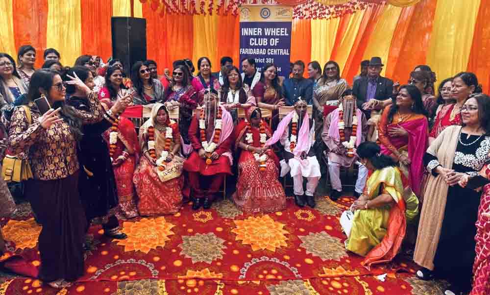 इनर व्हील क्लब फरीदाबाद सेंट्रल द्वारा नेत्रहीन जोड़ों का सामूहिक विवाह संपन्न Inner Wheel Club Faridabad Central organized a mass wedding ceremony for visually impaired couples.