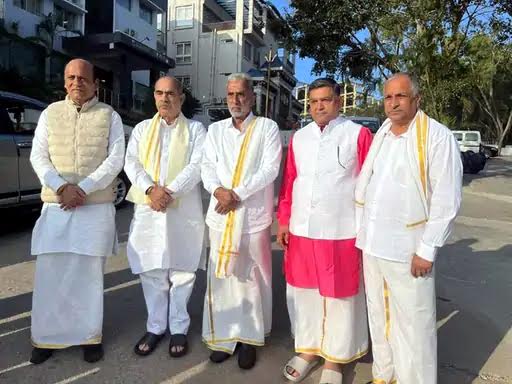 केंद्रीय मंत्री कृष्णपाल गुर्जर ने विधायकों सहित किए भगवान वेंकटेश्वर के दर्शन Union Minister Krishan Pal Gurjar, along with MLAs, offered prayers at the Venkateswara temple.
