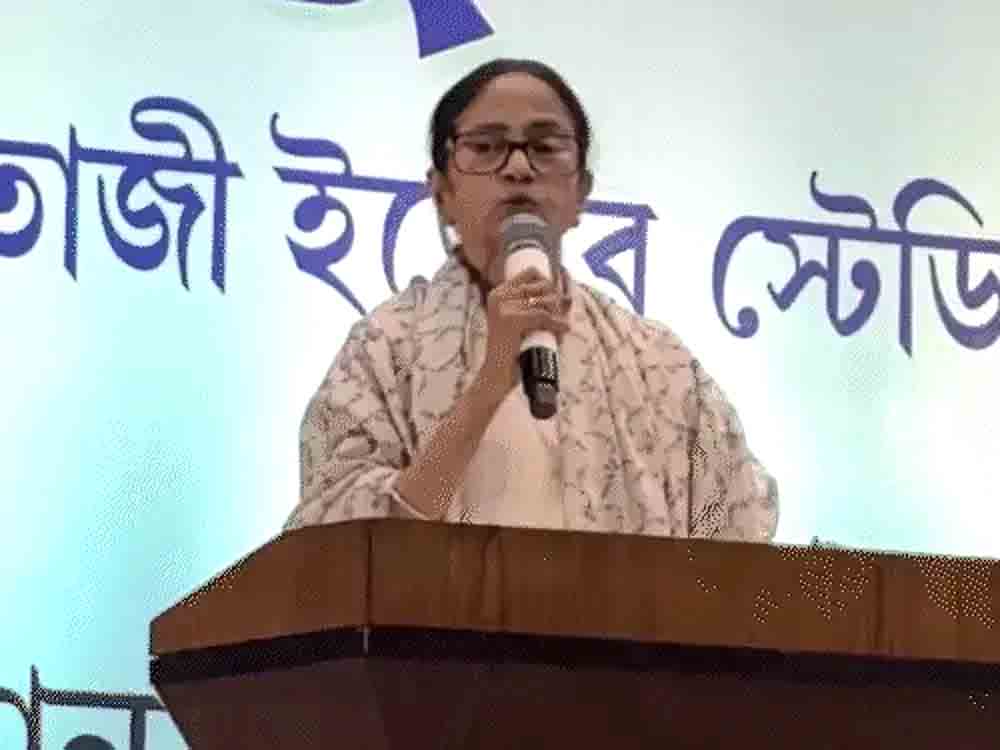 ममता बोलीं- EC सरकार को बिना बताए ऑब्जर्वर बना रहा Mamata said: The EC is appointing observers without informing the government.