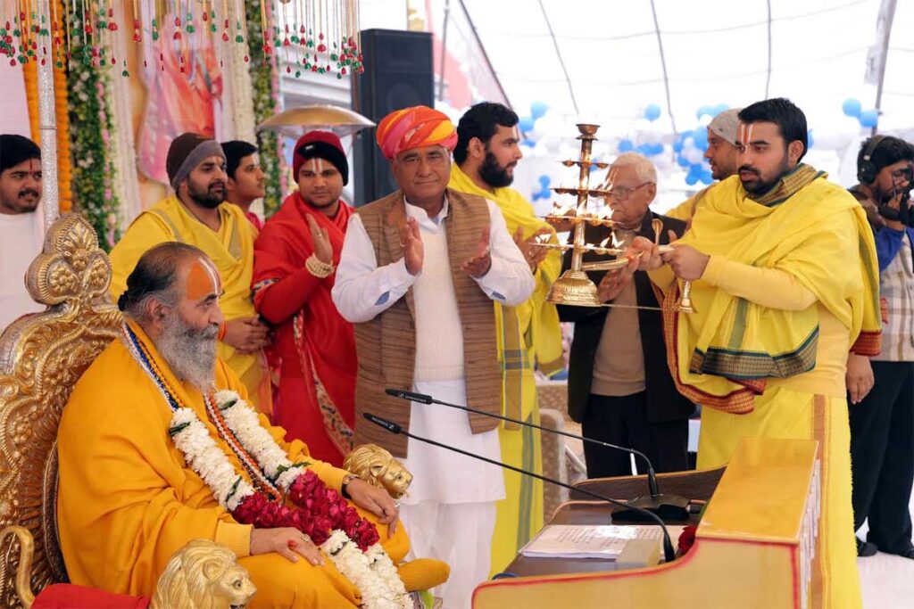 नववर्ष में वहम और अहम को छोडऩे का लें संकल्प : स्वामी पुरुषोत्तमाचार्य नववर्ष में वहम और अहम को छोडऩे का लें संकल्प : स्वामी पुरुषोत्तमाचार्य