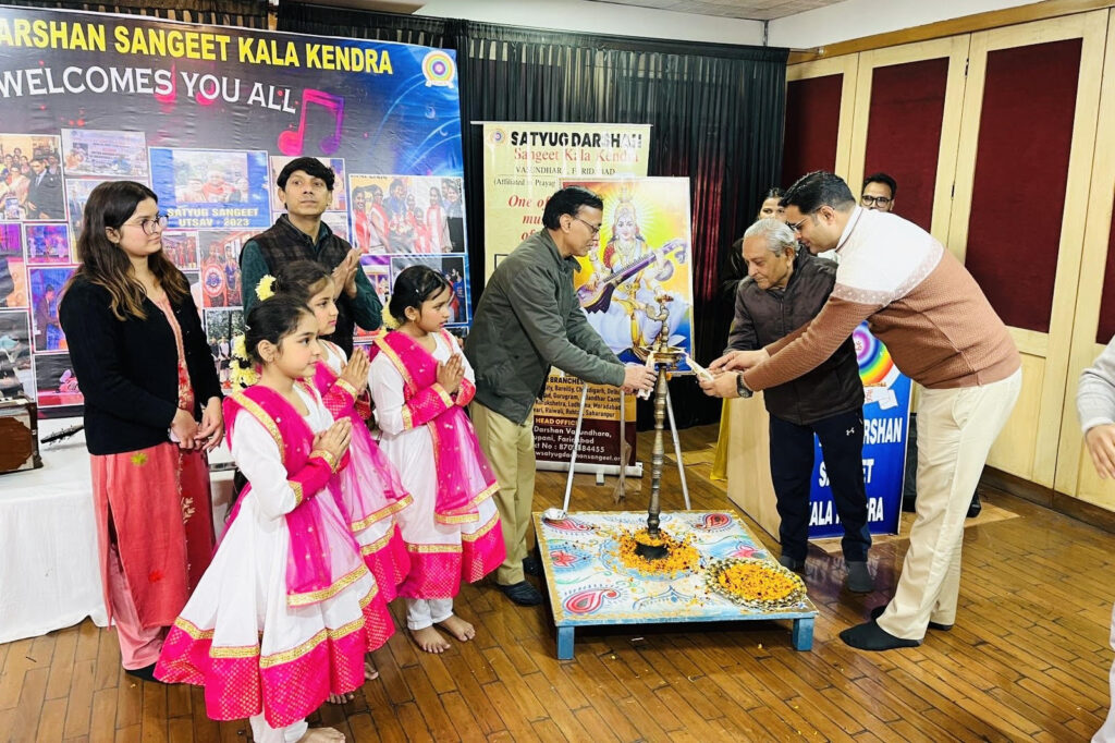 सतयुग दर्शन संगीत कला केंद्र में “ज्ञान, कला और उमंग का महापर्व बसंत पंचमी का भव्य आयोजन A grand celebration of Basant Panchami, the great festival of knowledge, art and enthusiasm, was organised at Satyug Darshan Sangeet Kala Kendra.