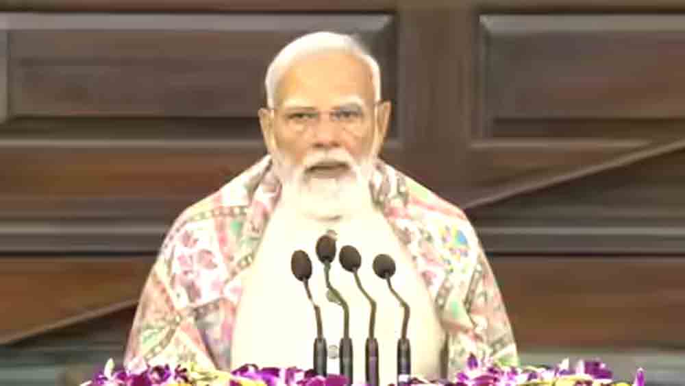 मोदी बोले- TMC घुसपैठियों को वोटर बना रही:इन्हें बसाकर गरीबों का हक छीना जा रहा Modi said: TMC is making infiltrators into voters; by settling them, the rights of the poor are being snatched away.