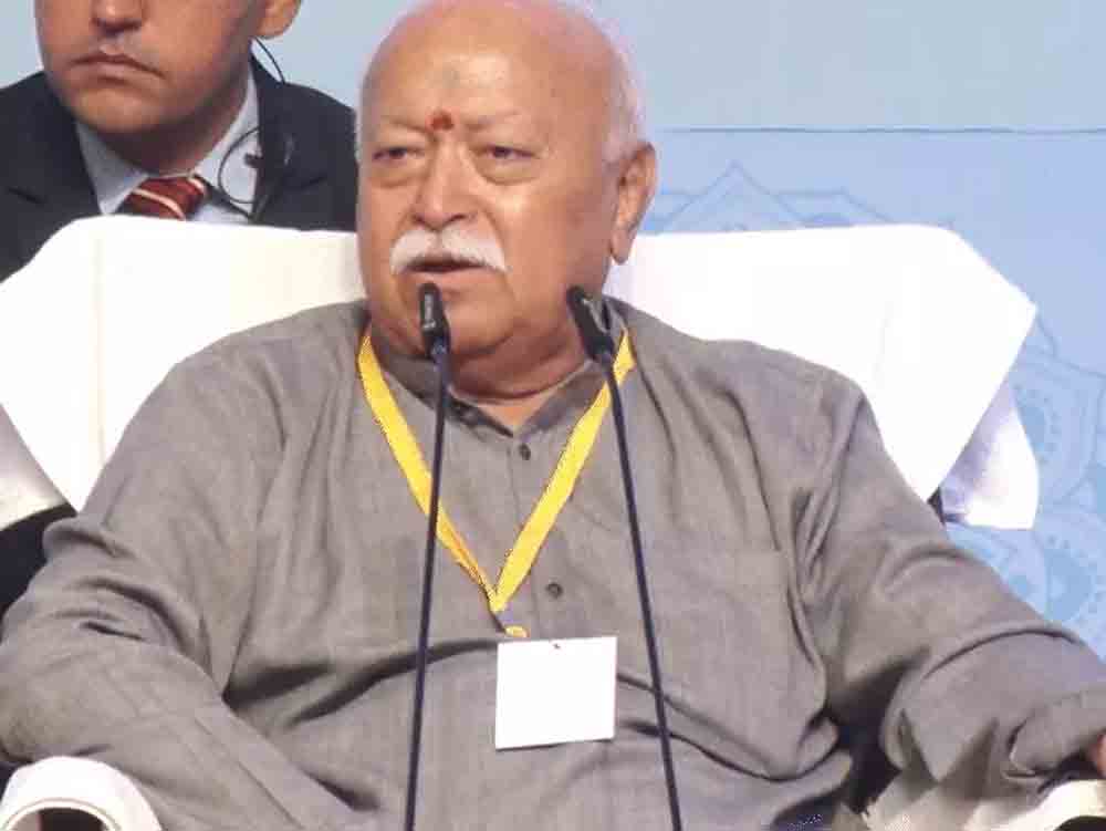 भागवत बोले- भाजपा को RSS कंट्रोल नहीं करता:संघ को पार्टी के नजरिए से देखना गलत Bhagwat said, "The RSS does not control the BJP: It is wrong to view the Sangh from the party's perspective."