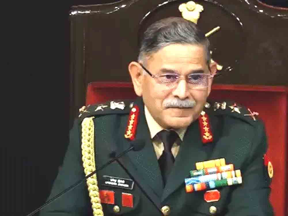 आर्मी चीफ बोले- पाकिस्तान बॉर्डर पर 8 आतंकी कैंप एक्टिव Army Chief says 8 terrorist camps are active on the Pakistan border.