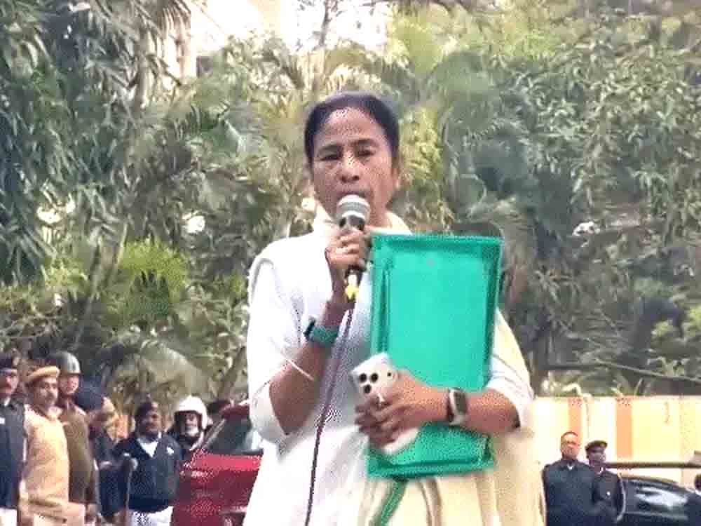 I-PAC छापेमारी विवाद; ED का ममता पर दखल का आरोप I-PAC raid controversy; ED accuses Mamata of interference.