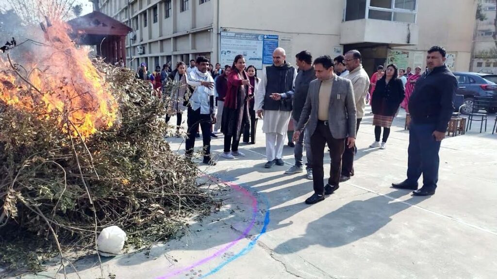 Lohri festival was celebrated with great enthusiasm at Agrawal College.