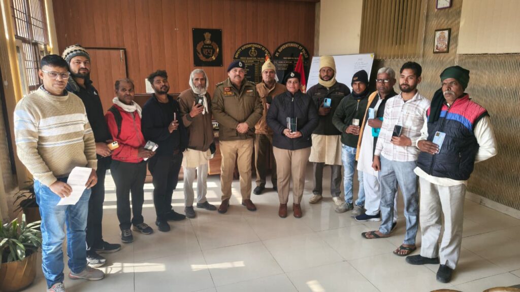 मोबाइल फोन गुम होने पर तुरंत CEIR पोर्टल पर शिकायत दर्ज कराएं ताकि फोन का गलत इस्तेमाल ना हो सके- वरुण सिंगला, एसपी पलवल If your mobile phone is lost, immediately file a complaint on the CEIR portal to prevent its misuse - Varun Singla, SP Palwal