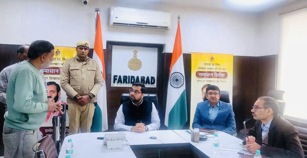 प्रशासन की प्राथमिकता जनता की समस्या का शीघ्र समाधान : डीसी आयुष सिन्हा The administration's priority is to quickly resolve the public's problems: DC Ayush Sinha