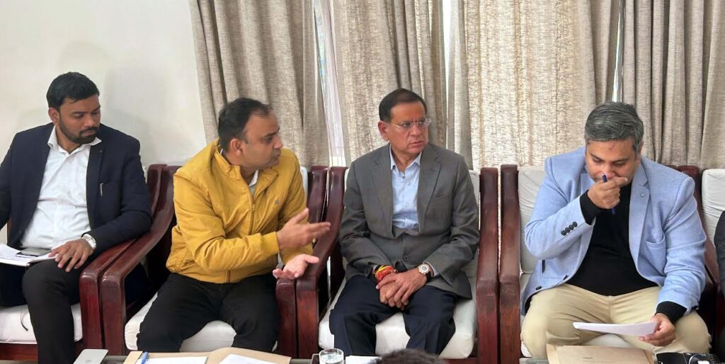 तिगांव विधानसभा में विकास को लेकर मंत्री राजेश नागर का निगमायुक्त के साथ मंथन Minister Rajesh Nagar holds discussions with the Municipal Commissioner regarding development in Tigaon assembly constituency.