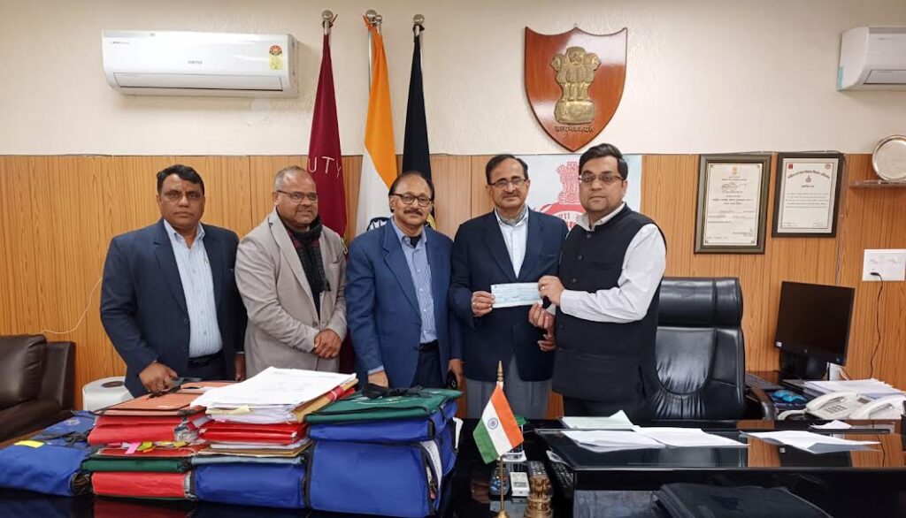 रेड क्रॉस के माध्यम से गरीबों तक पहुंचेगी दो लाख की राहत: डीसी Relief worth two lakh rupees will reach the poor through the Red Cross: DC