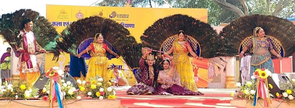 Surajkund fair decorated with cultural colours at Chhoti Chaupal, brilliant performances by artists enthralled the audience.