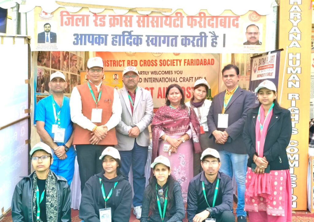 Volunteers of District Red Cross Society Faridabad are continuously providing services in the 39th International Surajkund Handicraft Fair.