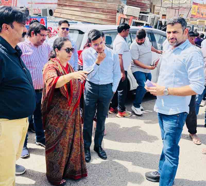 गोच्छी ड्रेन की दोनों तरफ होगी बैरिकेटिंग, केमिकल युक्त पानी डालने वाली कंपनियों पर होगी कार्यवाही: प्रवीन बत्रा जोशी There will be barricading on both sides of the Gochhi drain, action will be taken against companies dumping chemical-laden water: Praveen Batra Joshi