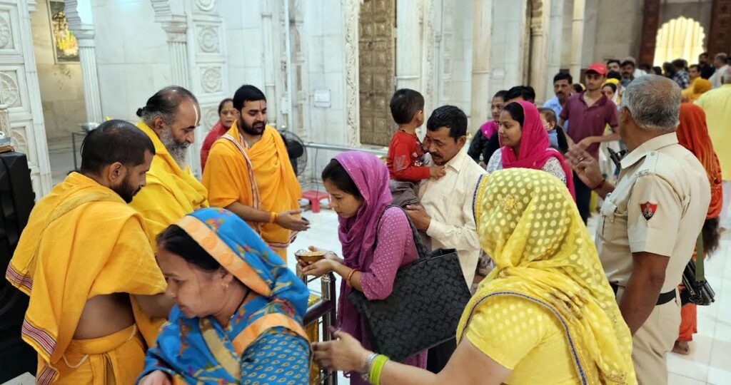 A spiritual confluence of devotion and penance was seen in the worship of Mata Chandraghanta form at Shri Siddhadata Ashram