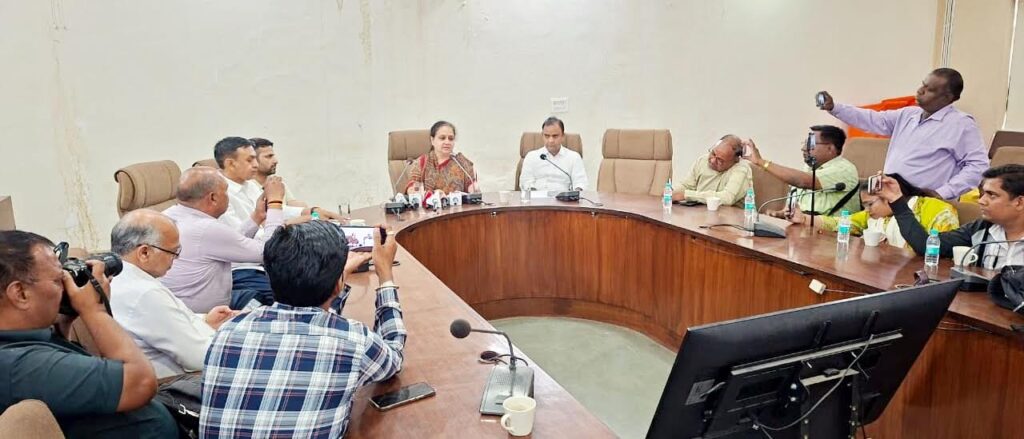 The Municipal Corporation will prepare a calendar of various festivals throughout the year: Mayor