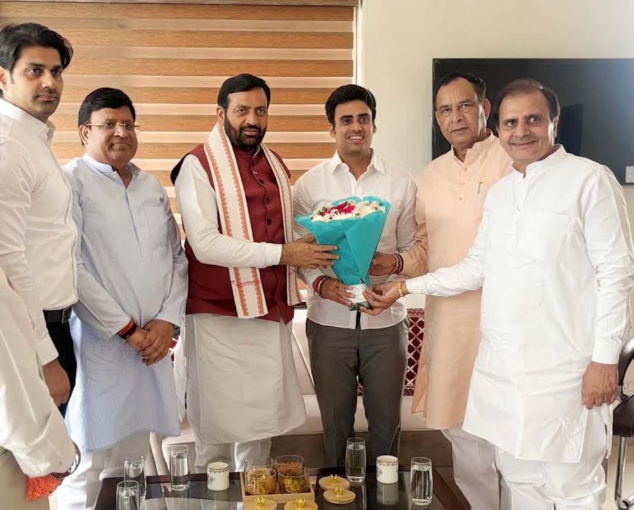 मुख्यमंत्री नायब सैनी के नेतृत्व में तीन पार्षदों ने थामा भाजपा का दामन Three councillors joined the BJP under the leadership of Chief Minister Nayab Saini.