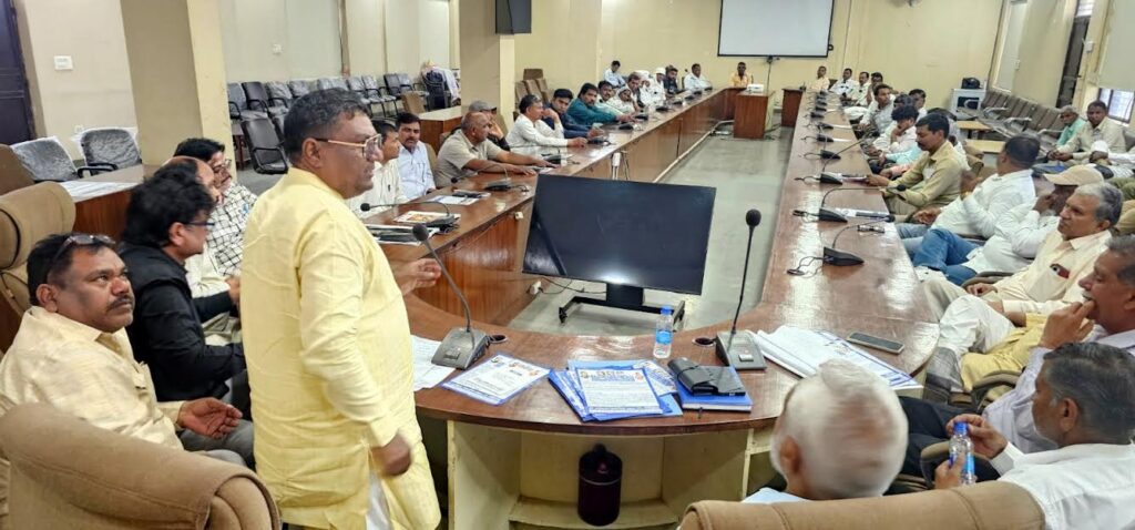 Meeting of Sarva Karamchari Sangh and Nagar Palika Karmachari Sangh concluded, discussion took place regarding Ambedkar Jayanti.