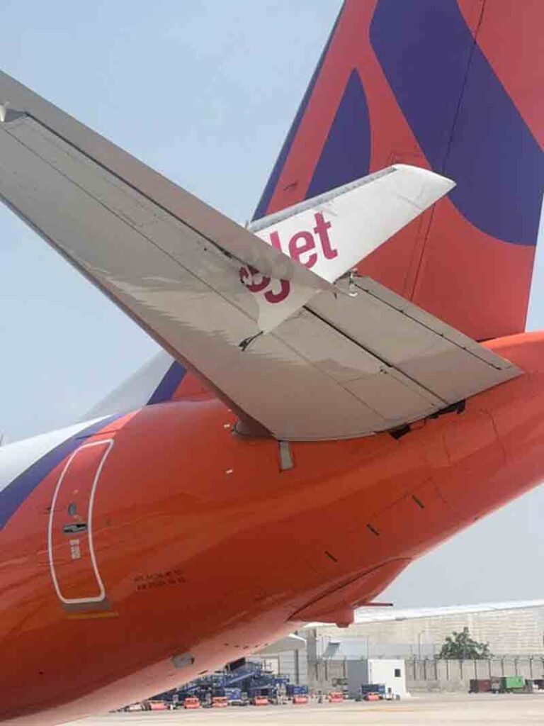 SpiceJet and Akasa planes collide at Delhi airport: accident in parking area