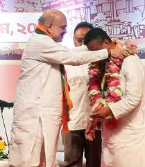 सुवेंदु बंगाल के CM होंगे, राज्यपाल से मिले:सरकार बनाने का दावा पेश किया Suvendu to be Bengal's CM; meets Governor: Stakes claim to form government.