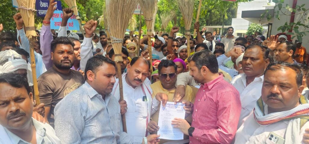 The strike of municipal employees continued for the fifth day.