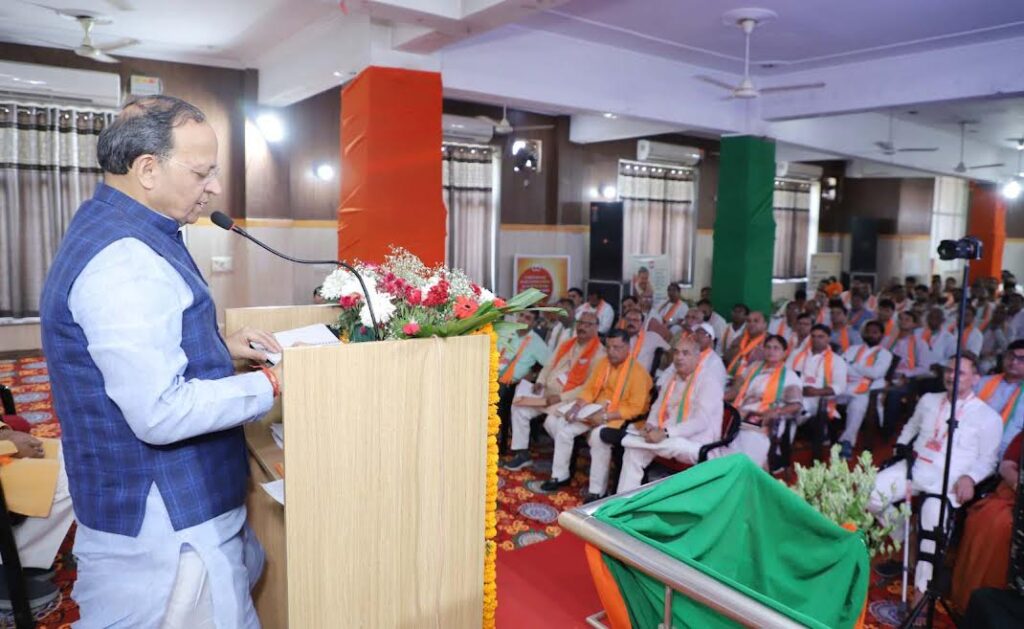 प्रशिक्षण से कार्यकर्ताओं में नेतृत्व क्षमता का होता है विकास : अरूण सिंह Training develops leadership skills in workers: Arun Singh