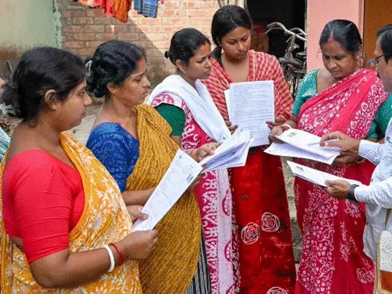 सुप्रीम कोर्ट बोला- SIR अवैध नहीं:चुनाव आयोग शर्तों के साथ नागरिकता जांच सकता है Supreme Court says SIR is not illegal: Election Commission can verify citizenship with conditions