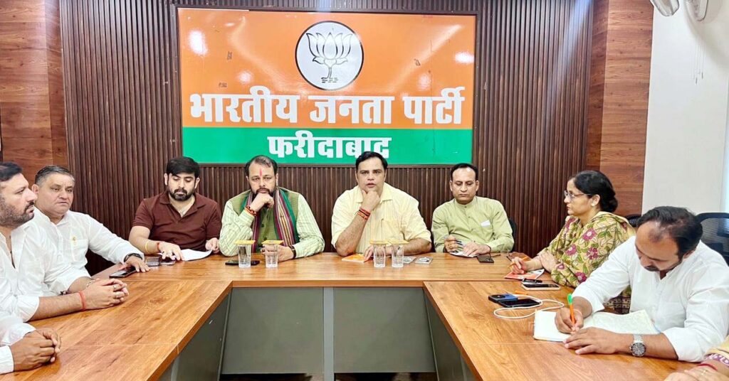 सरकारी योजनाओं का लाभ हर वर्ग तक पहुंचाना ही संगठन का लक्ष्य : पंकज रामपाल The organization's goal is to extend the benefits of government schemes to every section of society: Pankaj Rampal.