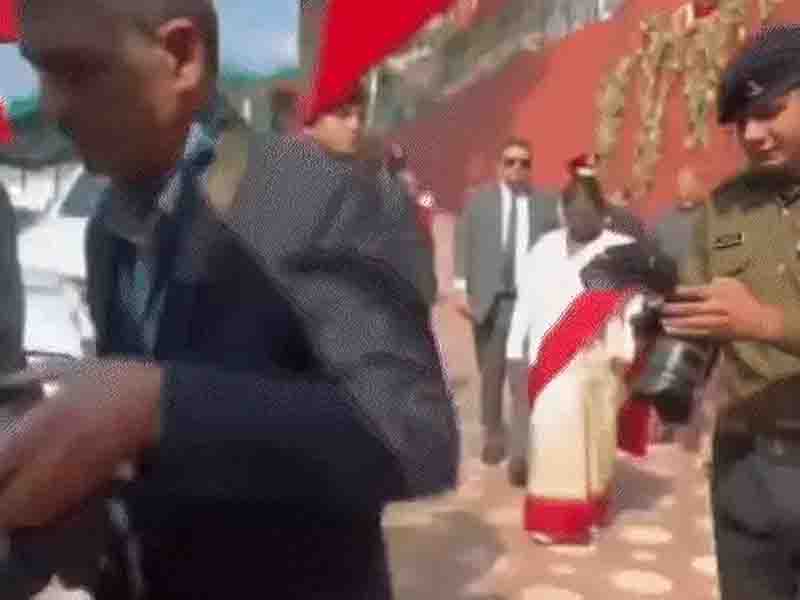 राष्ट्रपति द्रौपदी मुर्मू शिमला से दिल्ली रवाना:अन्नाडेल से भरी उड़ान President Draupadi Murmu leaves Shimla for Delhi: Flight from Annandale packed