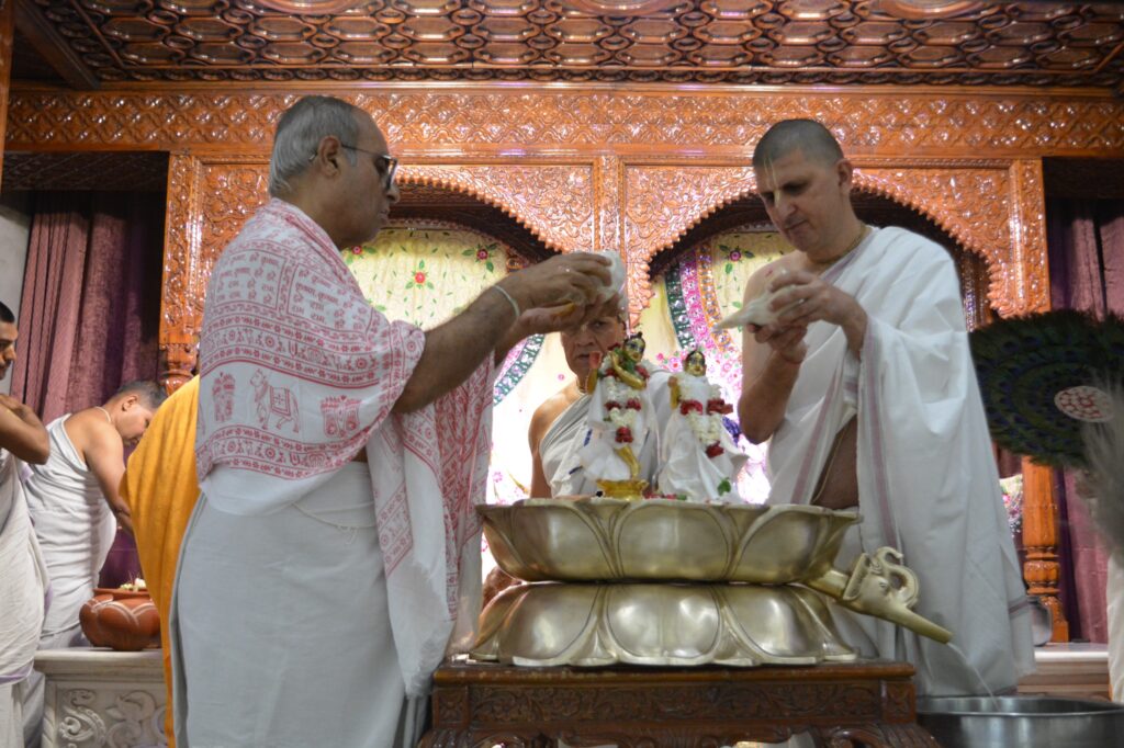 इस्कॉन मंदिर फरीदाबाद में नरसिंह चतुर्दशी का भव्य आयोजन Grand celebration of Narasimha Chaturdashi at ISKCON Temple, Faridabad