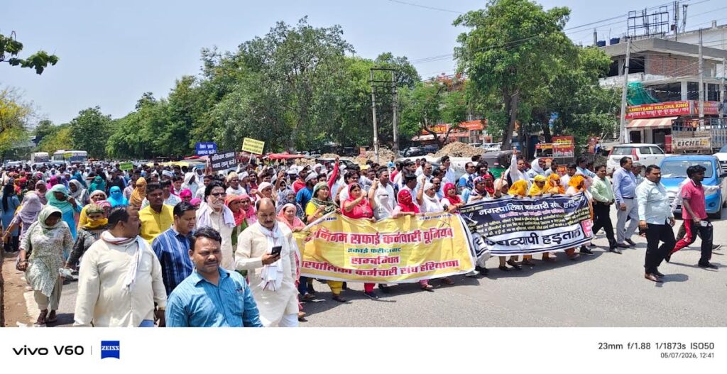 Municipal employees' strike continues for the seventh day, garbage piles up in the city