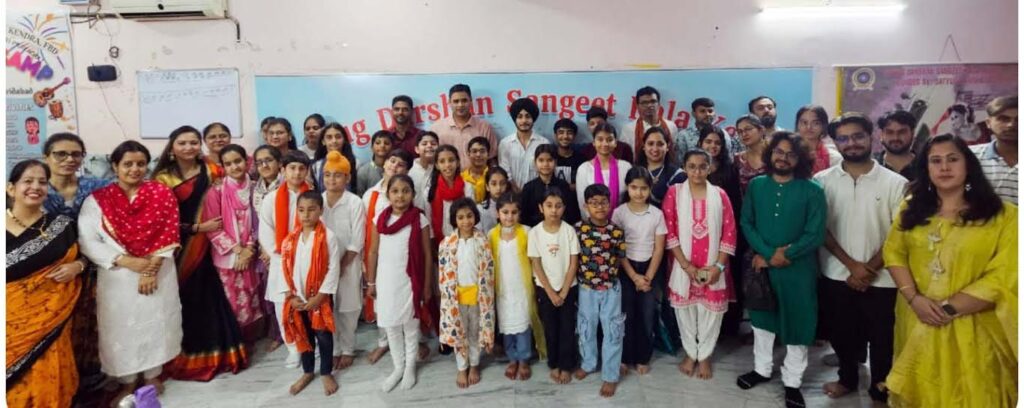 सतयुग दर्शन संगीत कला केद्र में नृत्य एवं वाद्य यंत्रों की प्रायोगिक परीक्षा संपन्न Practical examination of dance and musical instruments completed at Satyug Darshan Sangeet Kala Kendra