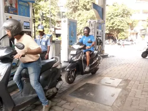 पेट्रोल-डीजल कीमतों में वृद्धि, कांग्रेस बोली- चुनाव खत्म, वसूली शुरू Hike in Petrol and Diesel Prices: Congress Says—Elections Over, 'Looting' Begins