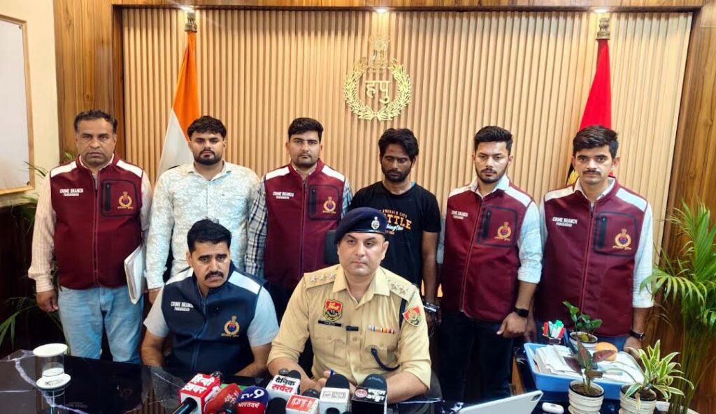 महिला के मिले शव की गुत्थी सुलझी, हत्यारोपी गिरफ्तार The mystery of the woman's body was solved, the murderer was arrested.