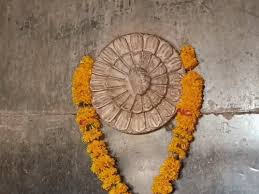 हाईकोर्ट के फैसले के बाद भोजशाला में हनुमान-चालीसा पाठ हुआ Following the High Court's verdict, the Hanuman Chalisa was recited at Bhojshala.