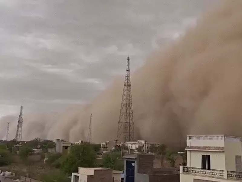 राजस्थान के 5 जिलों में रेतीला बवंडर,दिन में अंधेरा छाया Sandstorm Hits 5 Districts of Rajasthan; Darkness Descends During the Day