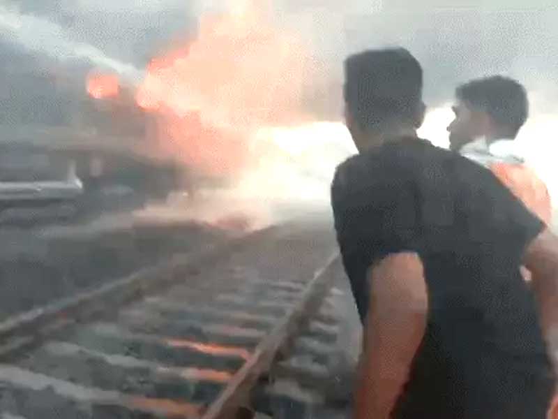 त्रिवेंद्रम-दिल्ली राजधानी एक्सप्रेस के 2 कोच में आग लगी Two coaches of Trivandrum-Delhi Rajdhani Express catch fire