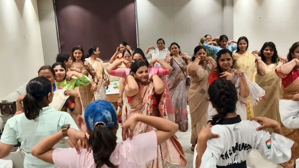 सेवा, संस्कार और महिला सशक्तिकरण के संदेश के साथ संपन्न हुआ नवचेतना शाखा का शपथ समारोह The oath ceremony of Navchetna branch concluded with the message of service, culture and women empowerment.