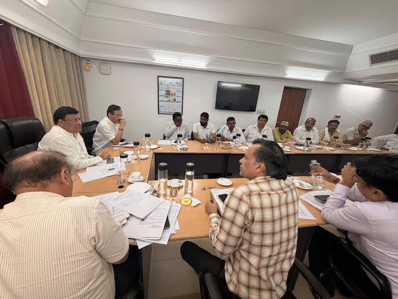 सफाई कर्मचारियों की हड़ताल समाप्त करवाने में सफल रहे मंत्री विपुल गोयल Minister Vipul Goyal was successful in ending the strike of sanitation workers.