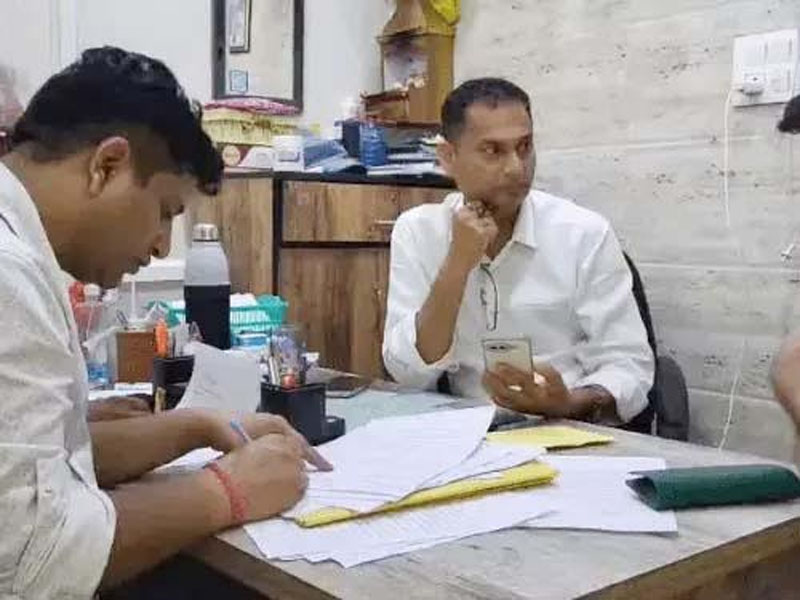 भ्रूण लिंग जांचने वाले अस्पताल पर स्वास्थ्य विभाग ने की छापेमारी Health department raids hospital for sex determination of foetus